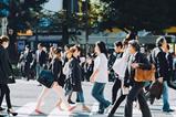 people-crossing-busy-street-hero2