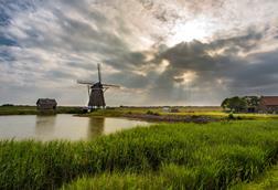 'Pensions funds should ramp up local investment'