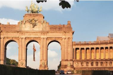 the triumphal arch in cinquantennaire parc in brussels