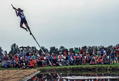 ‘fierljeppen’ - Photo- Robin Utrecht, ANP