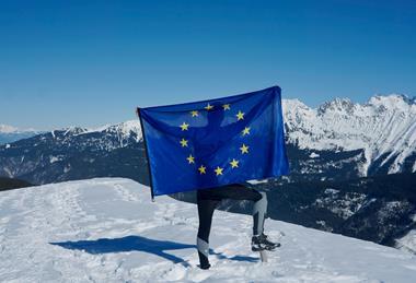 EU flag on mountain - Photo-antoine-schible, Unsplash