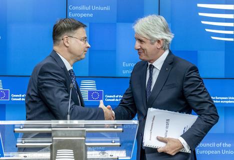 Valdis Dombrovskis and Romanian Minister for Public Finance after ECOFIN press conference